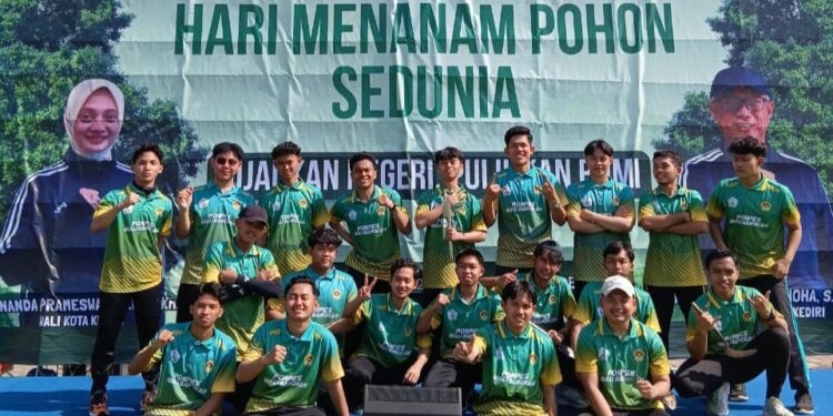 Hari Menanam Pohon Sedunia, Ponpes Wali Barokah Kirim 20 Santri Dukung Program Lingkungan Pemkot Kediri