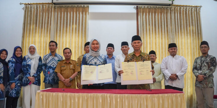 Perkuat Kesehatan Santri, Ponpes Wali Barokah dan FKG IIK Bhakti Wiyata Jalin Kerja Sama Strategis