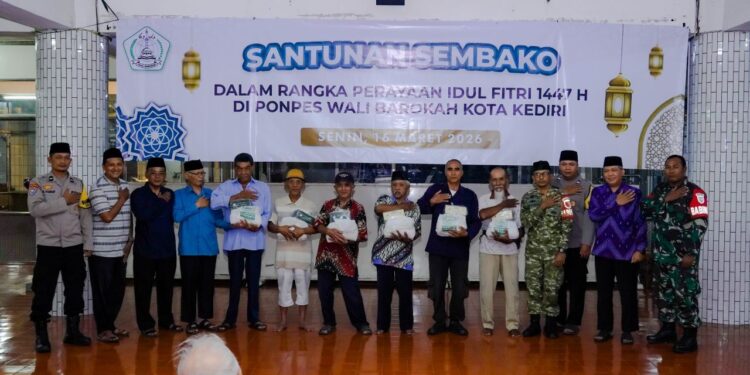 Ponpes Wali Barokah Salurkan 750 Paket Sembako di Akhir Ramadan