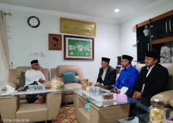 Pererat Ukhuwah, Ponpes Wali Barokah Silaturahim Idul Fitri ke Ketua Umum MUI Pusat KH Anwar Iskandar