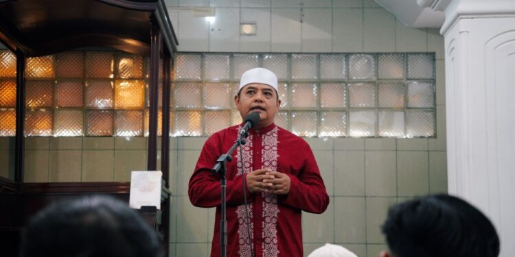Menegakkan Sholat, Menegakkan Agama