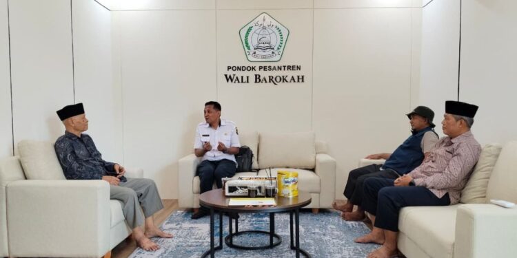 Lurah Banjaran Silaturahim ke Ponpes Wali Barokah, Bahas Pengelolaan Sampah Berbasis Lingkungan