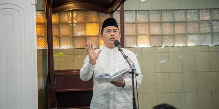 Memaksimalkan Keutamaan Hari Jumat dengan Menjaga Adab Salat dan Khutbah