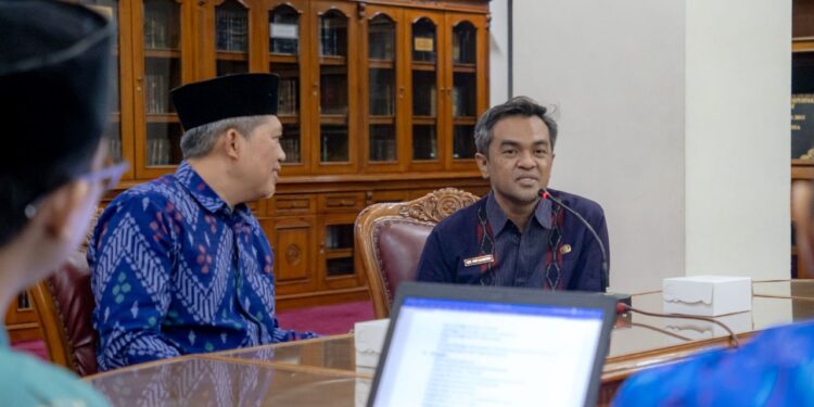 Tingkatkan Indeks Literasi, Dinas Kearsipan dan Perpustakaan Kota Kediri Lakukan Pembinaan di Perpustakaan Ponpes Wali Barokah
