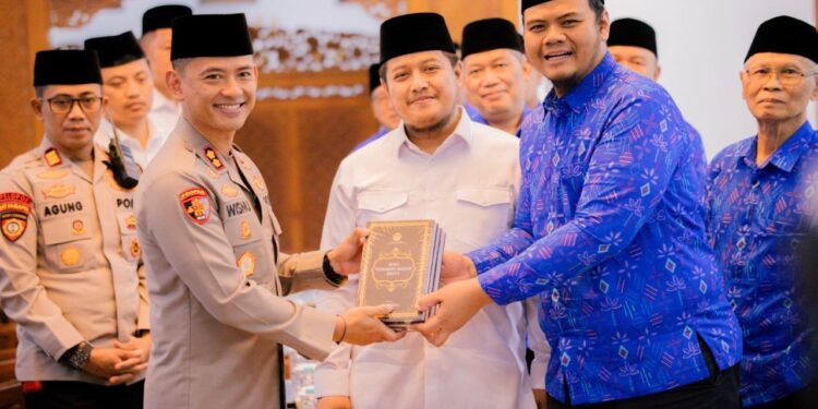 Perkuat Sinergi Ulama dan Umara, Kapolres Kediri Kota Bersilaturahim ke Ponpes Wali Barokah