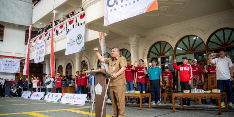 Resmikan Semarak HUT-81 RI, Kepala Disbudparpora Kota Kediri Sebut Ponpes Wali Barokah Wadah Pembinaan Generasi Muda Berkarakter dan Cinta Tanah Air