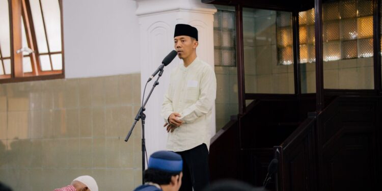 Wujud Tawakal Adalah Meningkatkan Ibadah dan Amal Saleh